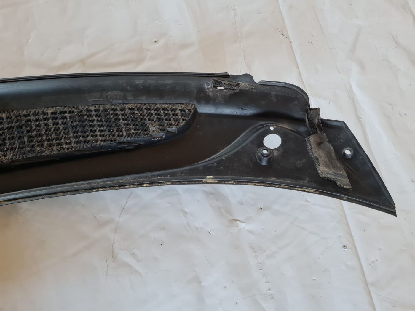 Vējstikla uzlikas (deflektora) režģis priekš CHRYSLER VOYAGER 2006