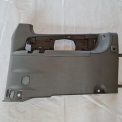 Bagāžnieka nodalījuma sānu apdare priekš CHRYSLER VOYAGER 2006