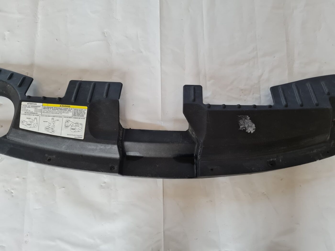 Radiatoru augšēja uzlika priekš CHRYSLER VOYAGER 2006 8 Radiatoru augšēja uzlika priekš CHRYSLER VOYAGER 2006