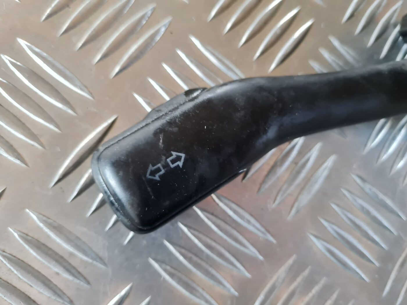 Pagrieziena rādītāju slēdzis priekš VW GOLF IV 1999