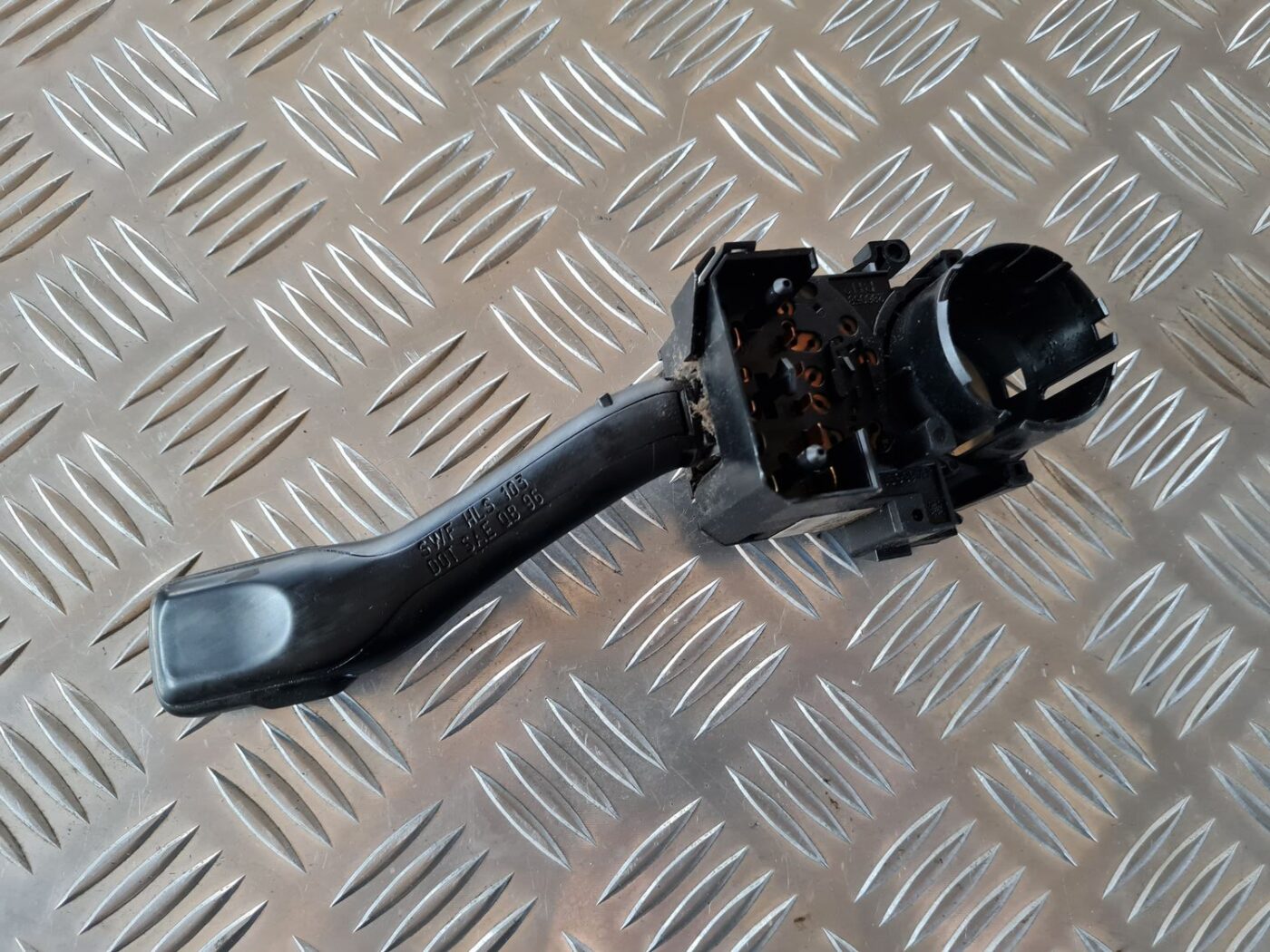 Pagrieziena rādītāju slēdzis priekš VW GOLF IV 1999