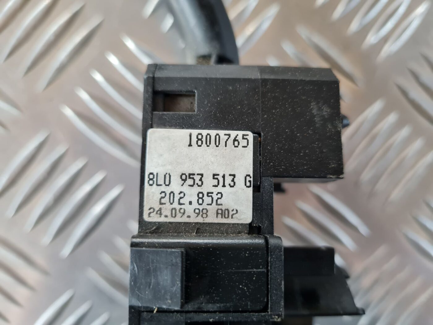 Pagrieziena rādītāju slēdzis priekš VW GOLF IV 1999