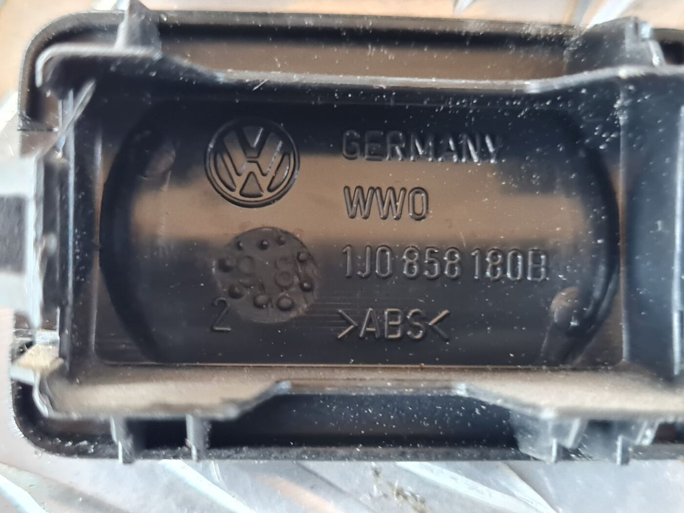Slēdža pogas vāks priekš VW GOLF IV 1999