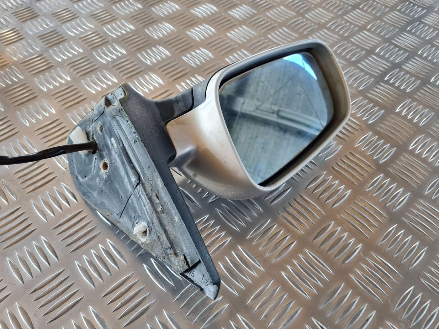 Ārējais spogulis, pa kreisi priekš VW GOLF IV 1999 8 Ārējais spogulis, pa kreisi priekš VW GOLF IV 1999