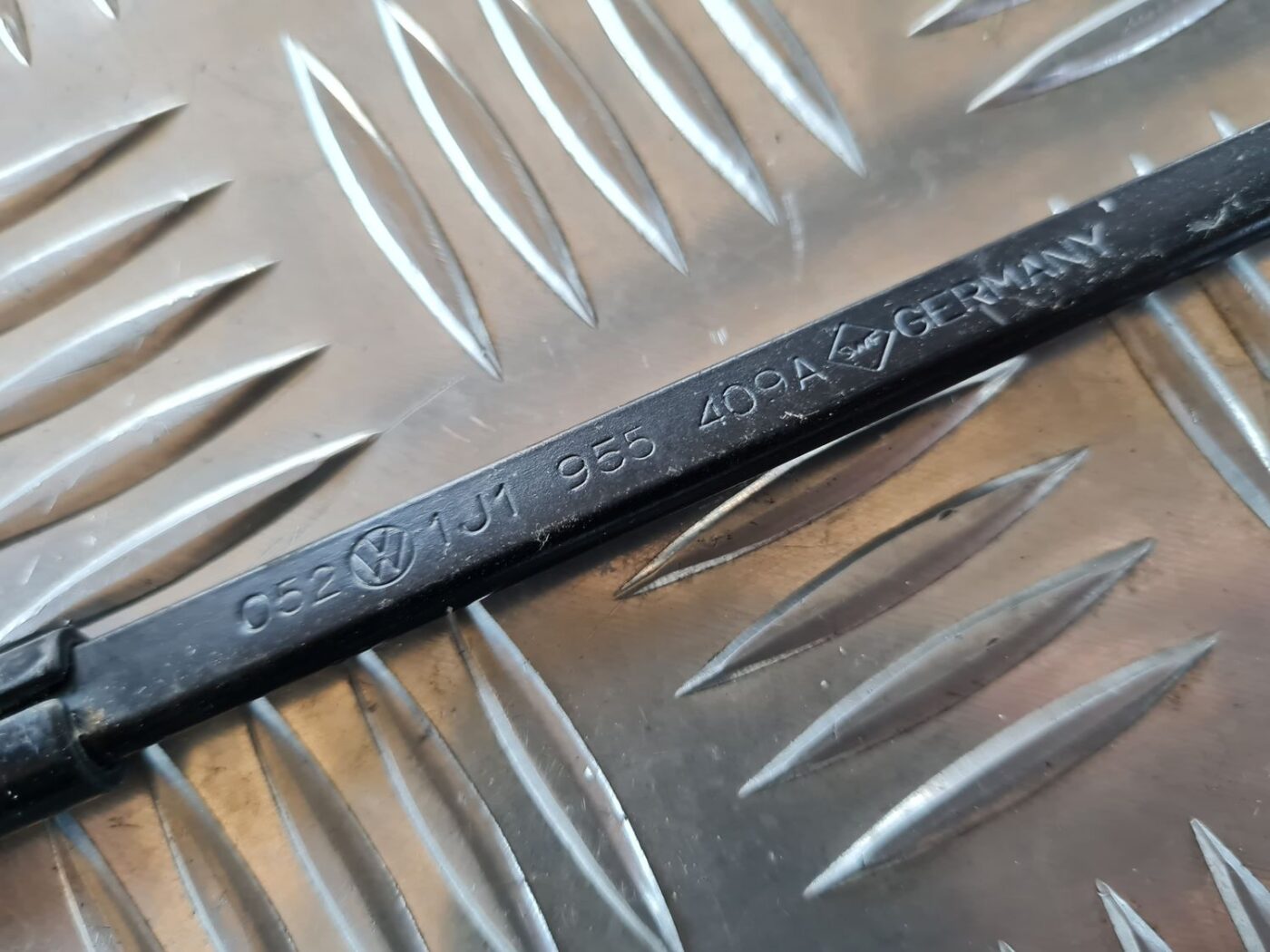 Vējstikla slotu turētāju komplekts priekš VW GOLF IV 1999