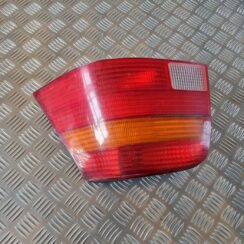 Aizmugurējais labais lukturis priekš VW GOLF IV 1999