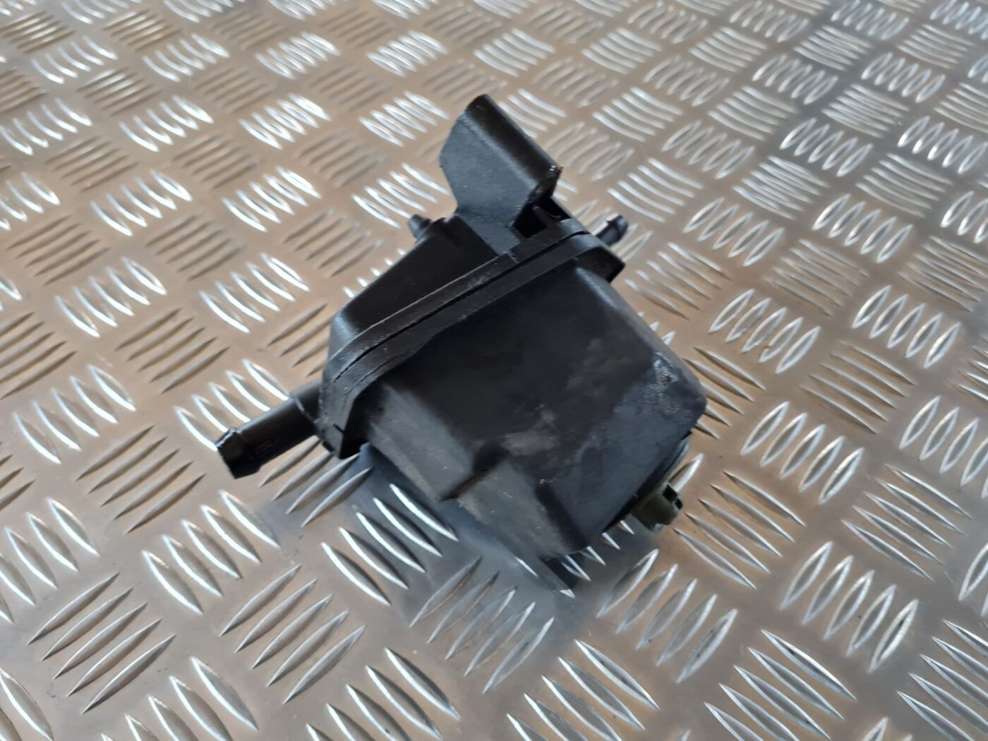 Stūres pastiprinātāja tvertne priekš VW GOLF IV 1999 3 Stūres pastiprinātāja tvertne priekš VW GOLF IV 1999