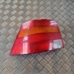 Aizmugurējais kreisais lukturis priekš VW GOLF IV 1999