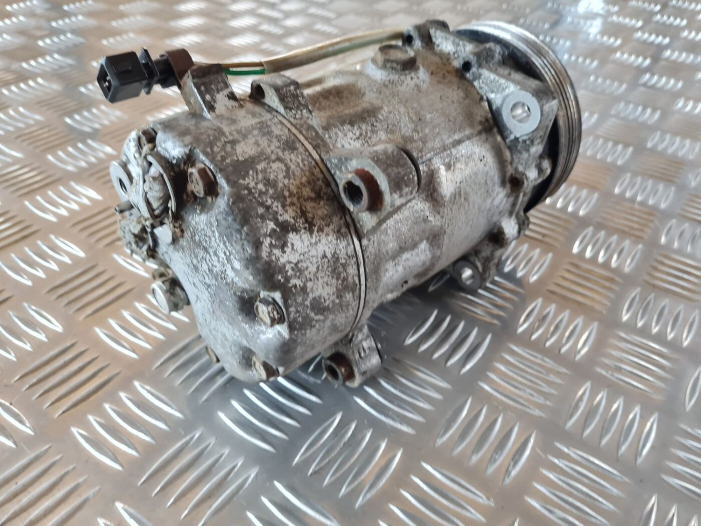 Gaisa kondicioniera kompresors priekš VW GOLF IV 1999 3 Gaisa kondicioniera kompresors priekš VW GOLF IV 1999