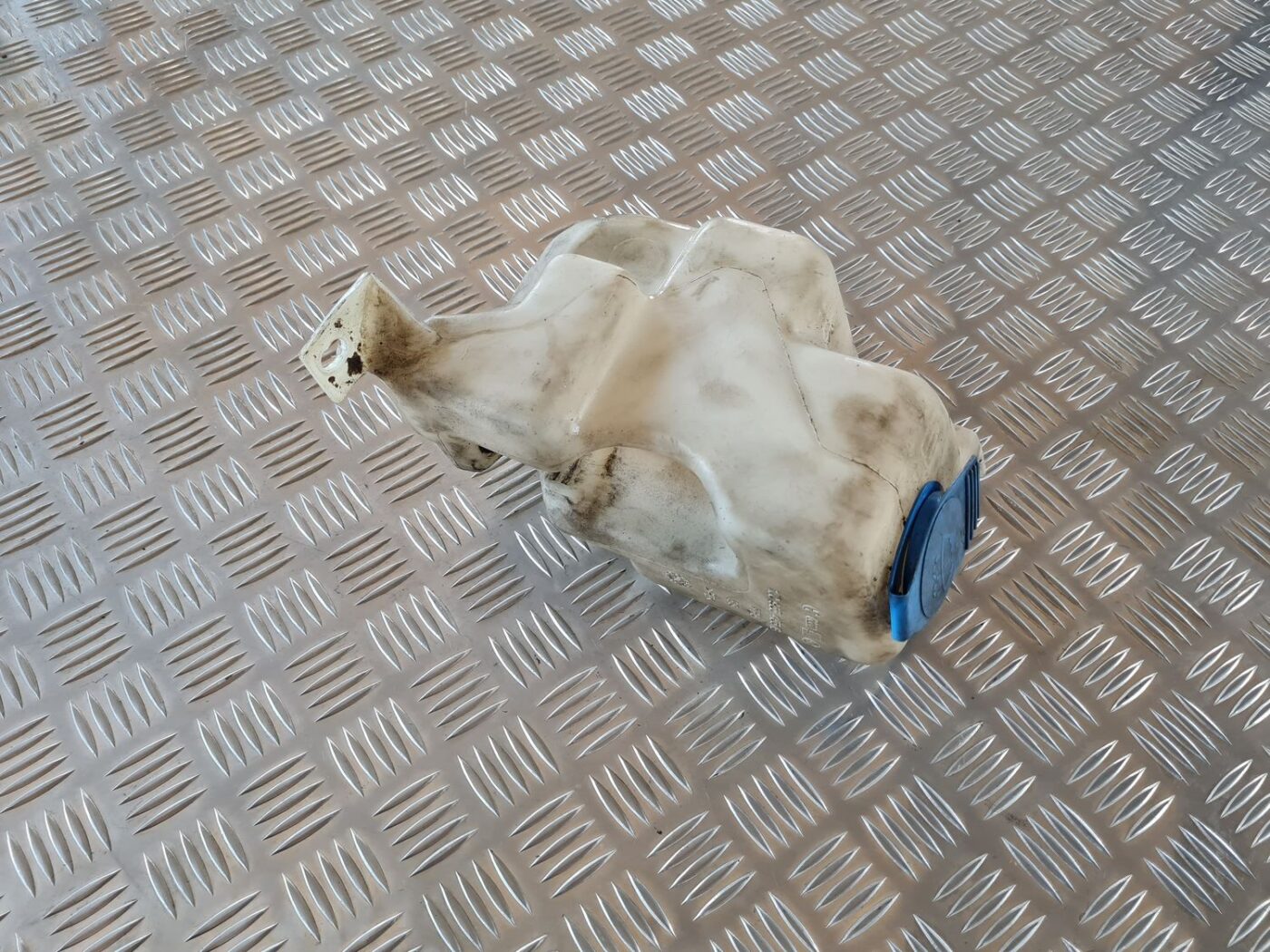 Mazgātāja šķidruma tvertne priekš VW GOLF IV 1999