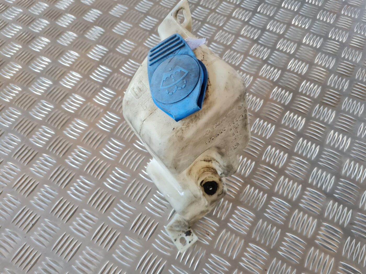 Mazgātāja šķidruma tvertne priekš VW GOLF IV 1999