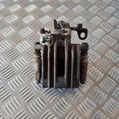 Aizmugurējais kreisais suports priekš VW GOLF IV 1999