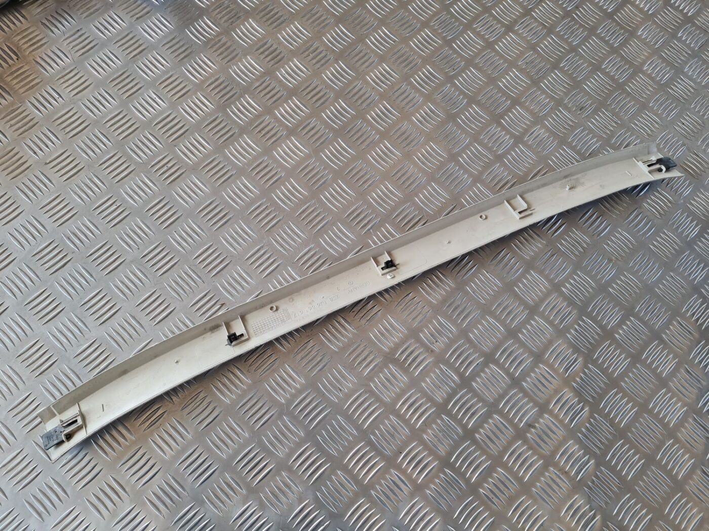 Bagāžnieka nodalījuma griestu uzlika priekš VW GOLF IV 1999