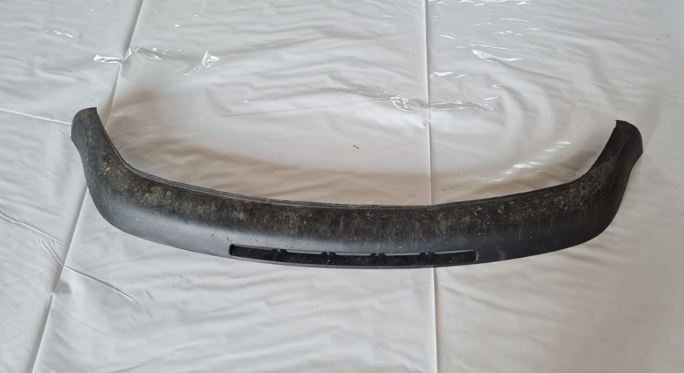 Bufera spoileris priekš VW GOLF IV 1999