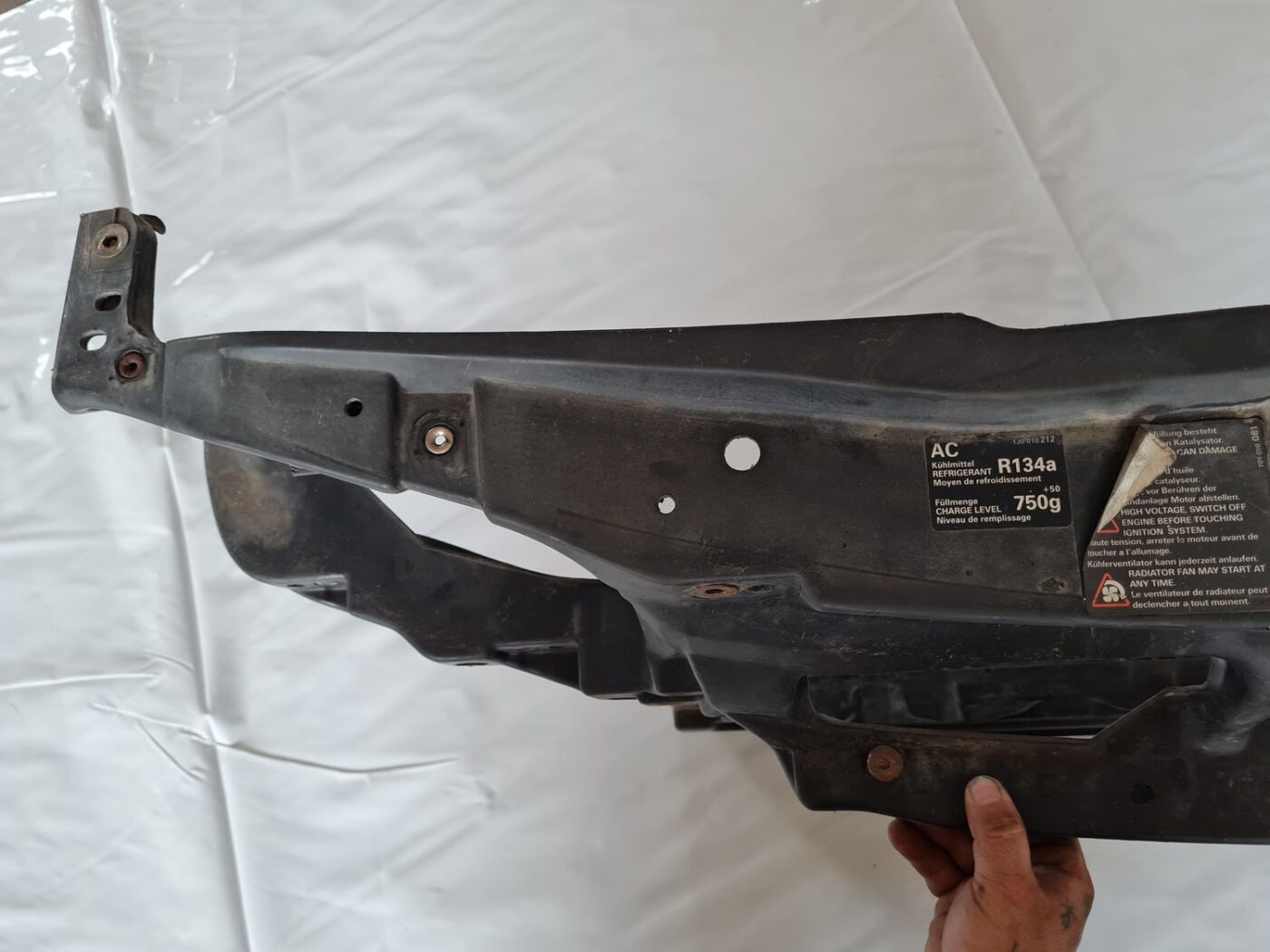 Priekšējā radiatora rāmis priekš VW GOLF IV 1999 7 Priekšējā radiatora rāmis priekš VW GOLF IV 1999