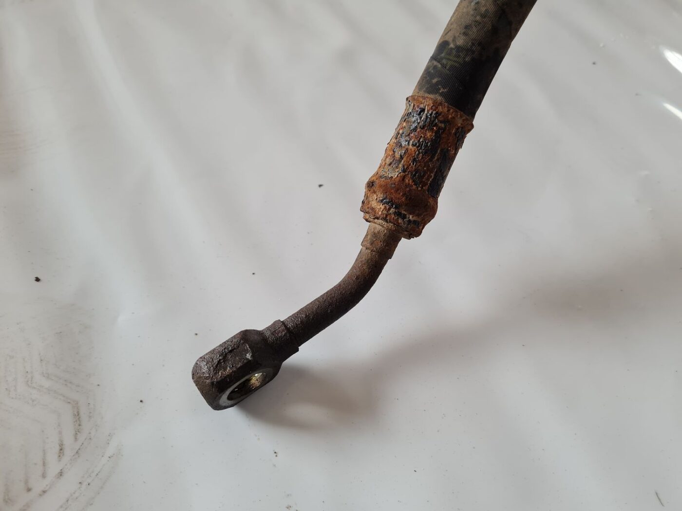 Hidrauliska pastiprinātāja caurule priekš VW GOLF IV 1999 2 Hidrauliska pastiprinātāja caurule priekš VW GOLF IV 1999