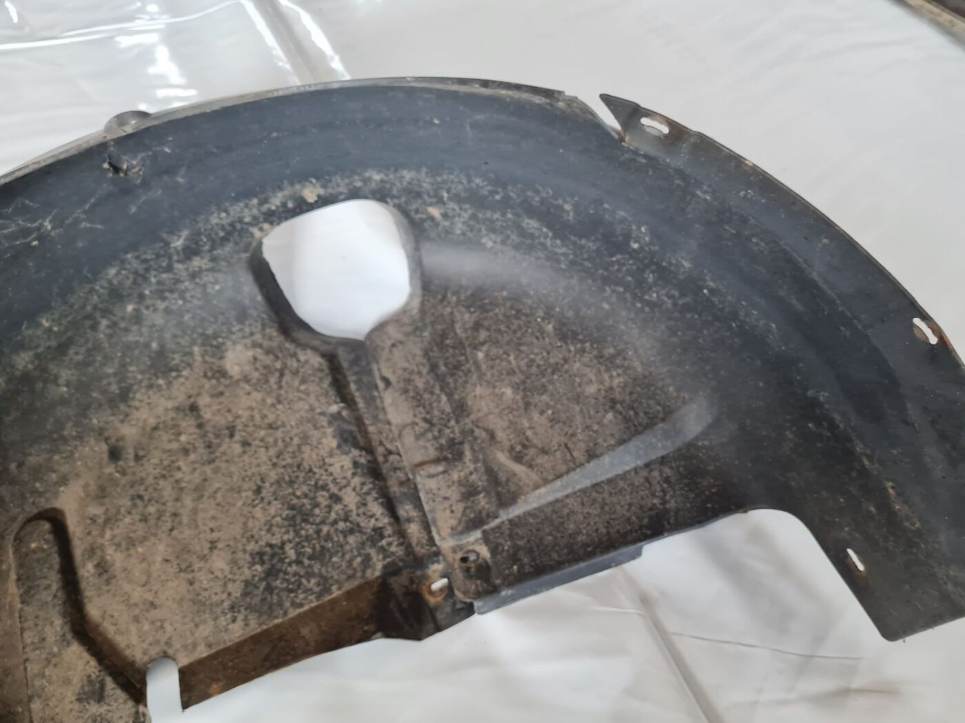 Aizmugurējais kreisais paspārns priekš VW GOLF IV 1999 5 Aizmugurējais kreisais paspārns priekš VW GOLF IV 1999