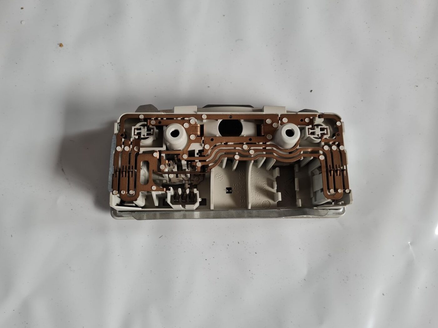 Priekšējo sēdvietu apgaismojums priekš VW GOLF IV 1999 2 Priekšējo sēdvietu apgaismojums priekš VW GOLF IV 1999