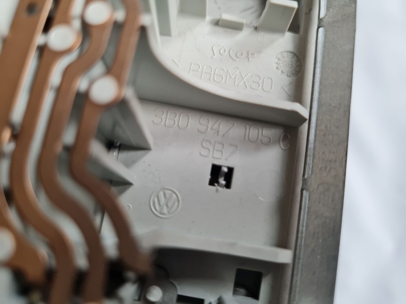 Priekšējo sēdvietu apgaismojums priekš VW GOLF IV 1999 3 Priekšējo sēdvietu apgaismojums priekš VW GOLF IV 1999