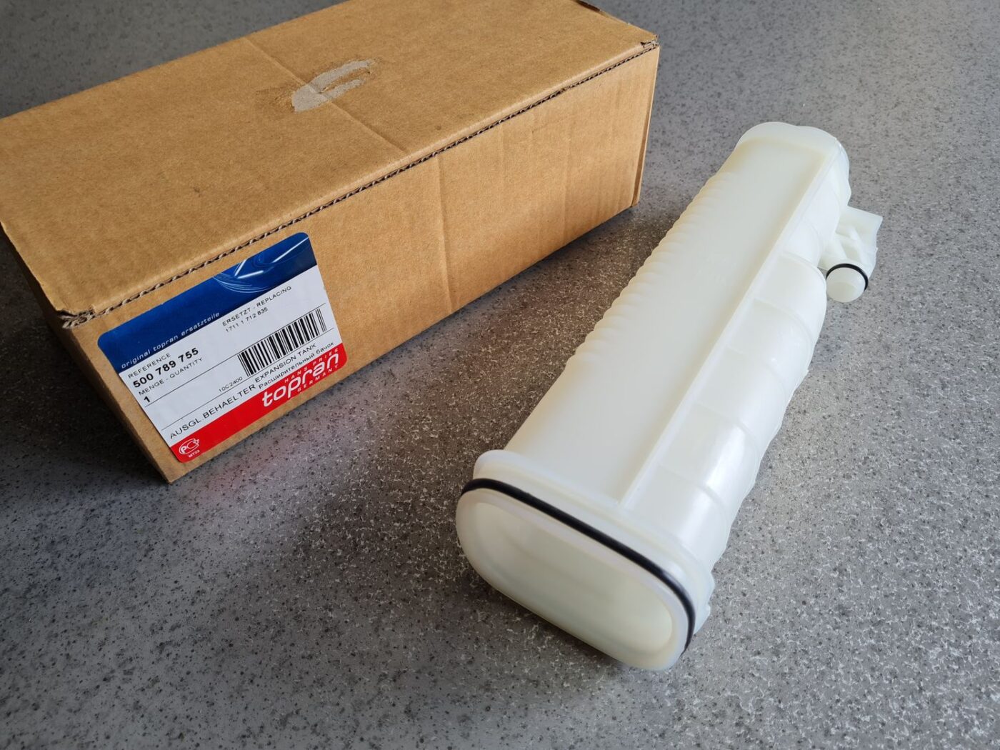 Dzesēšanas šķidruma tvertne priekš 2 Dzesēšanas šķidruma tvertne priekš