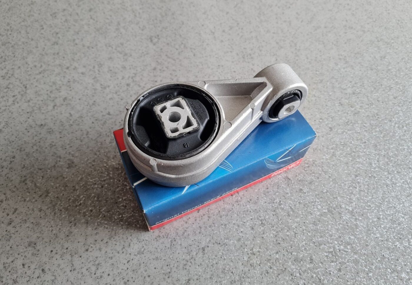 Dzinēja spilvens priekš 2 Dzinēja spilvens priekš