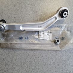 Aizmugures piekares svira priekš