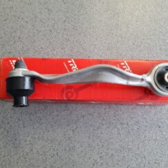 Priekšējas piekares svira priekš