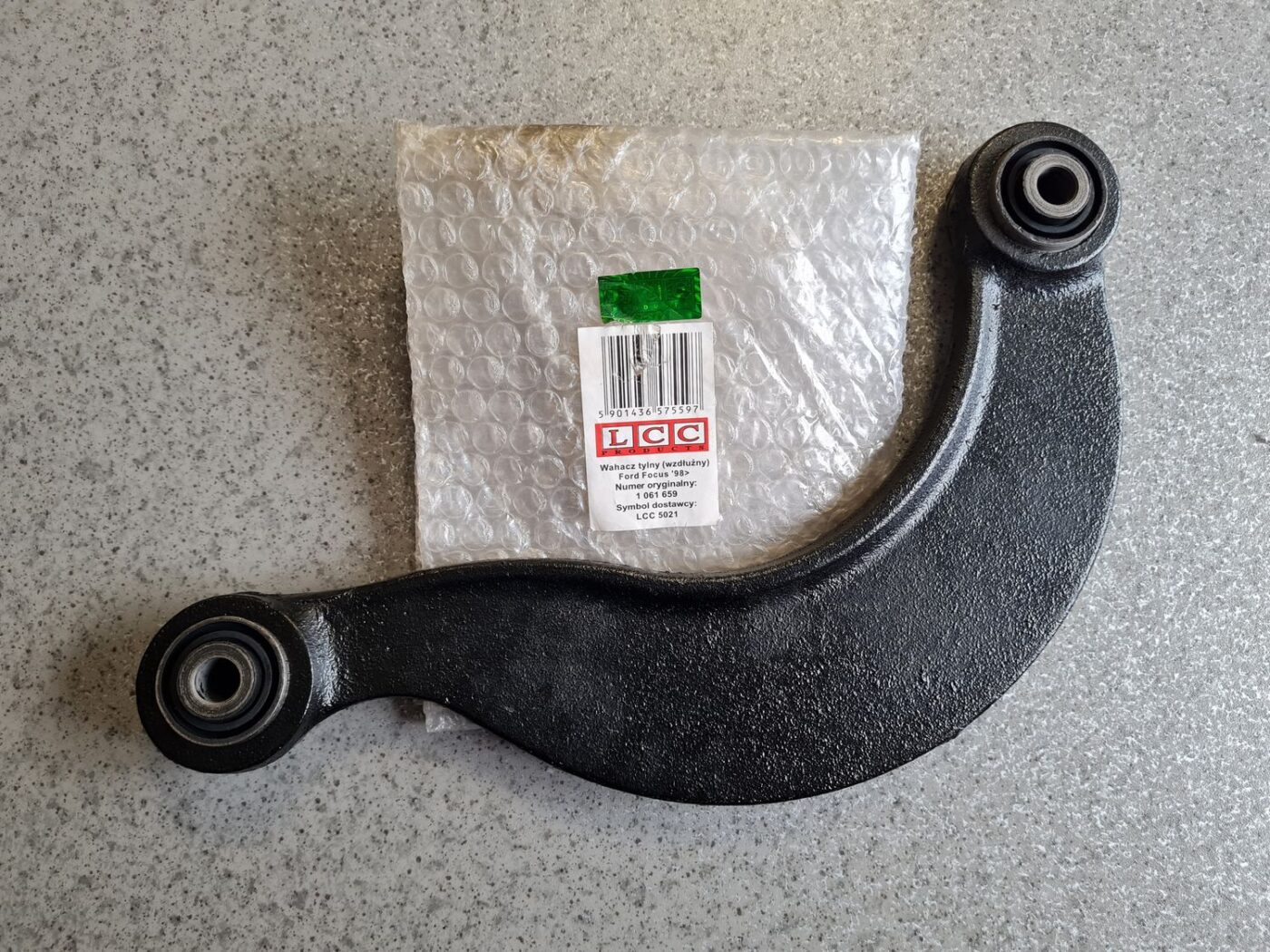 Aizmugures piekares svira priekš