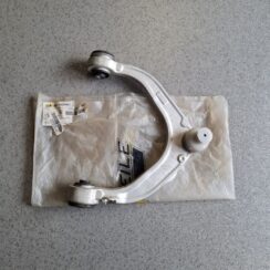 Priekšējas piekares svira priekš