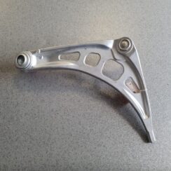 Priekšējas piekares svira priekš