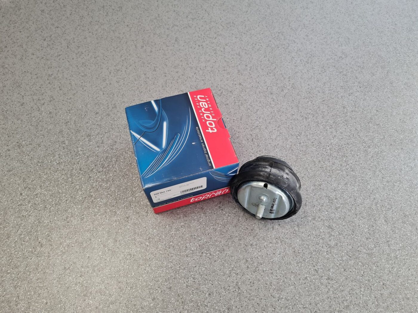 Dzinēja spilvens priekš 1 Dzinēja spilvens priekš