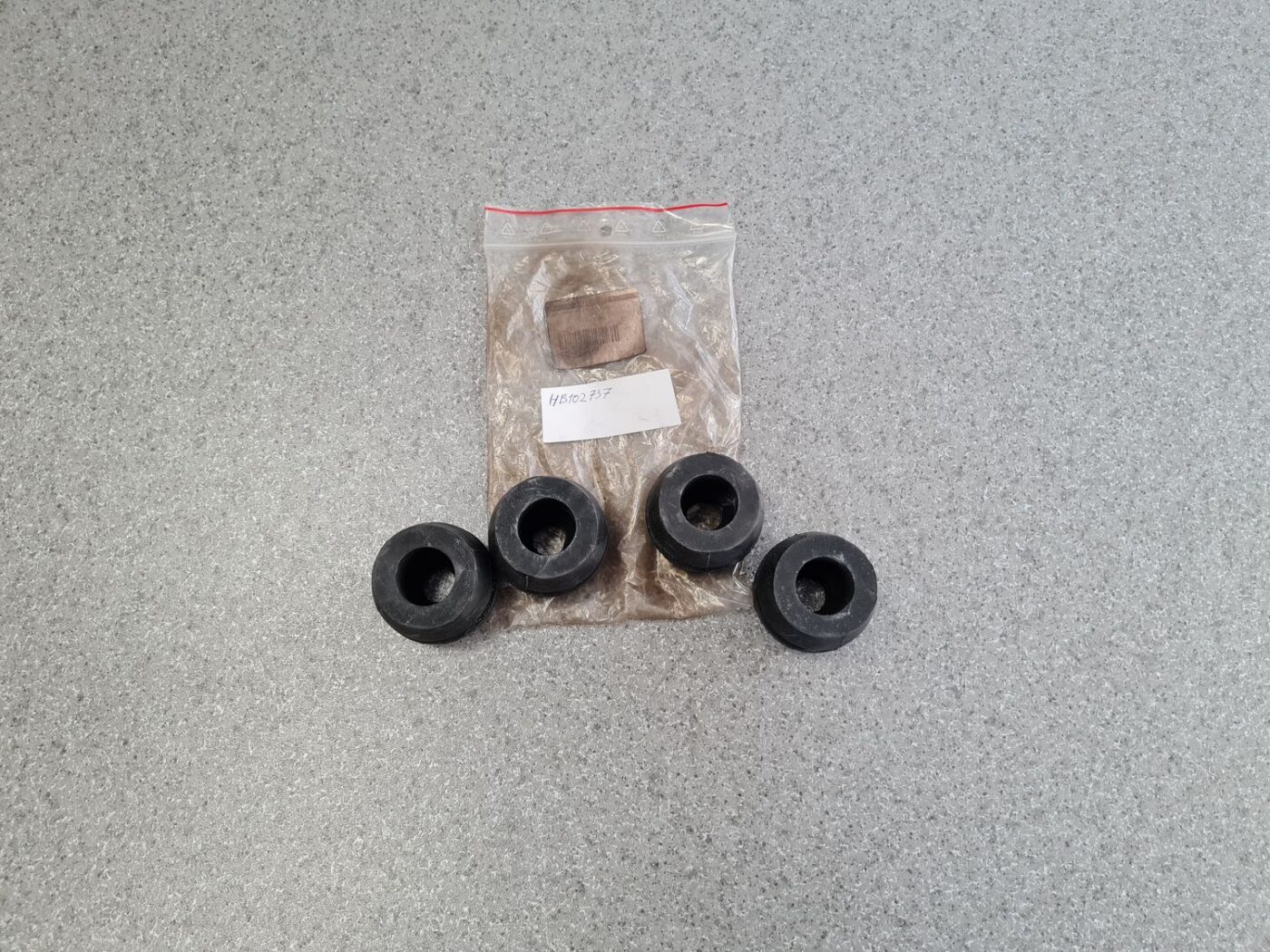 Dzinēja spilvens priekš 1 Dzinēja spilvens priekš