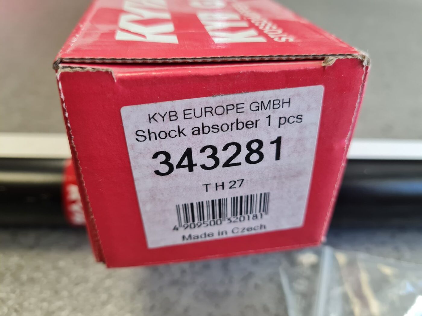 Aizmugurējais amortizators priekš