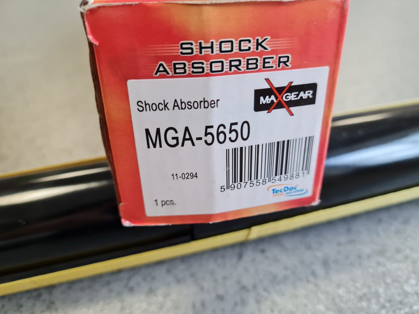 Aizmugurējais amortizators priekš