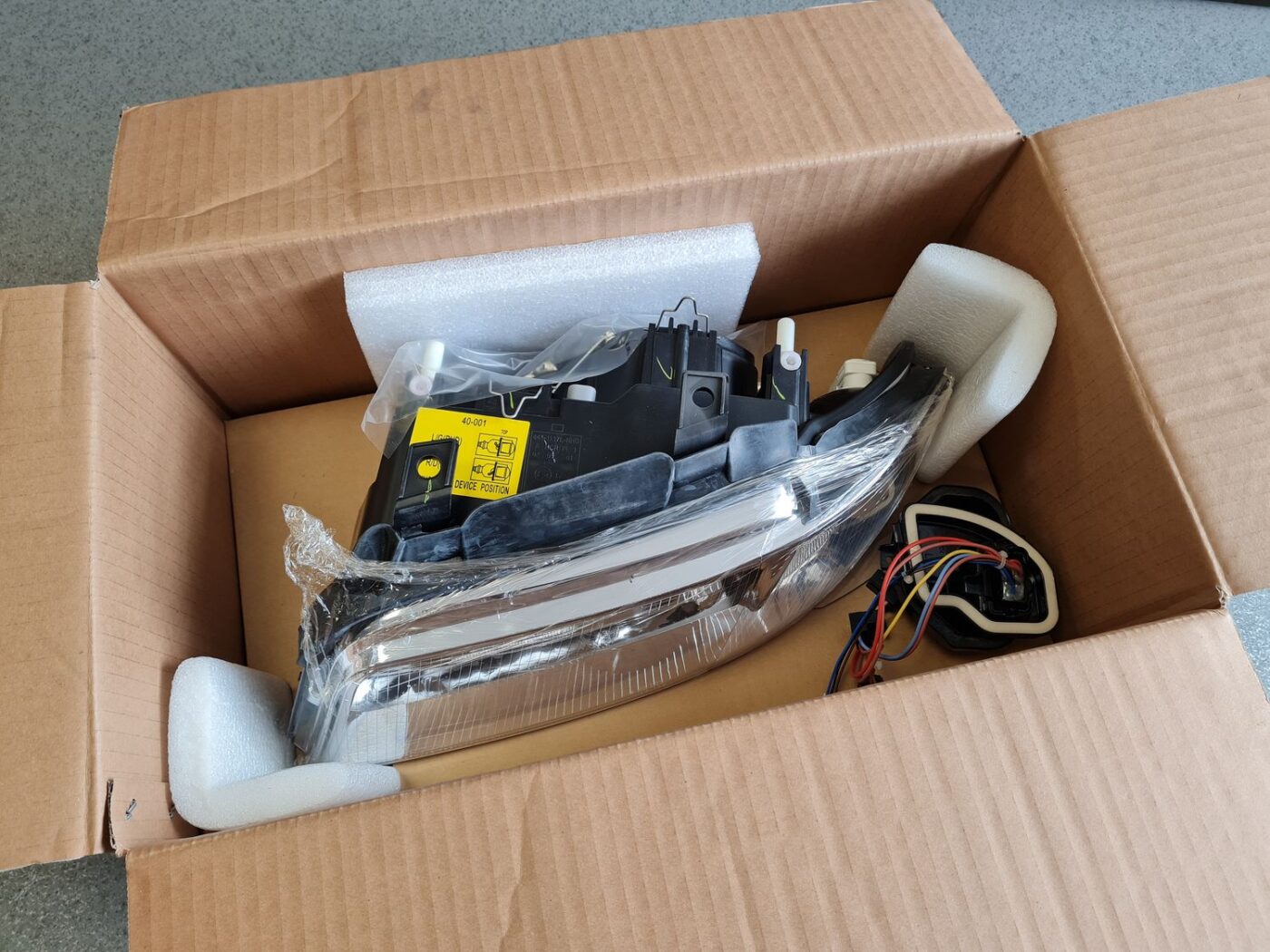 Priekšējais kreisais lukturis priekš