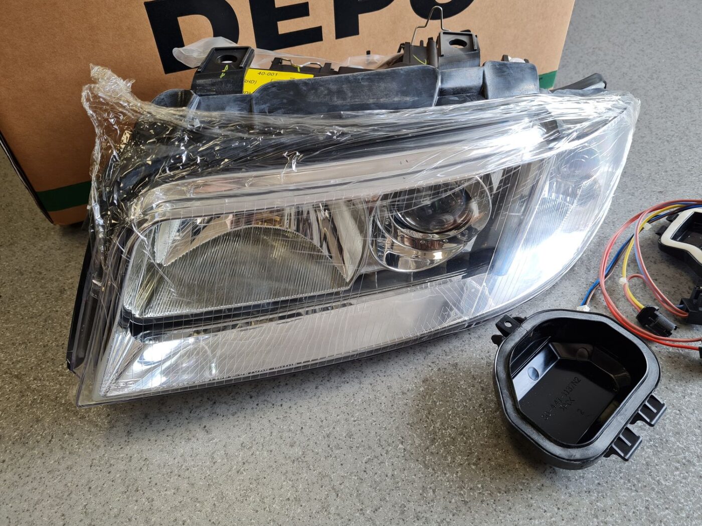 Priekšējais kreisais lukturis priekš