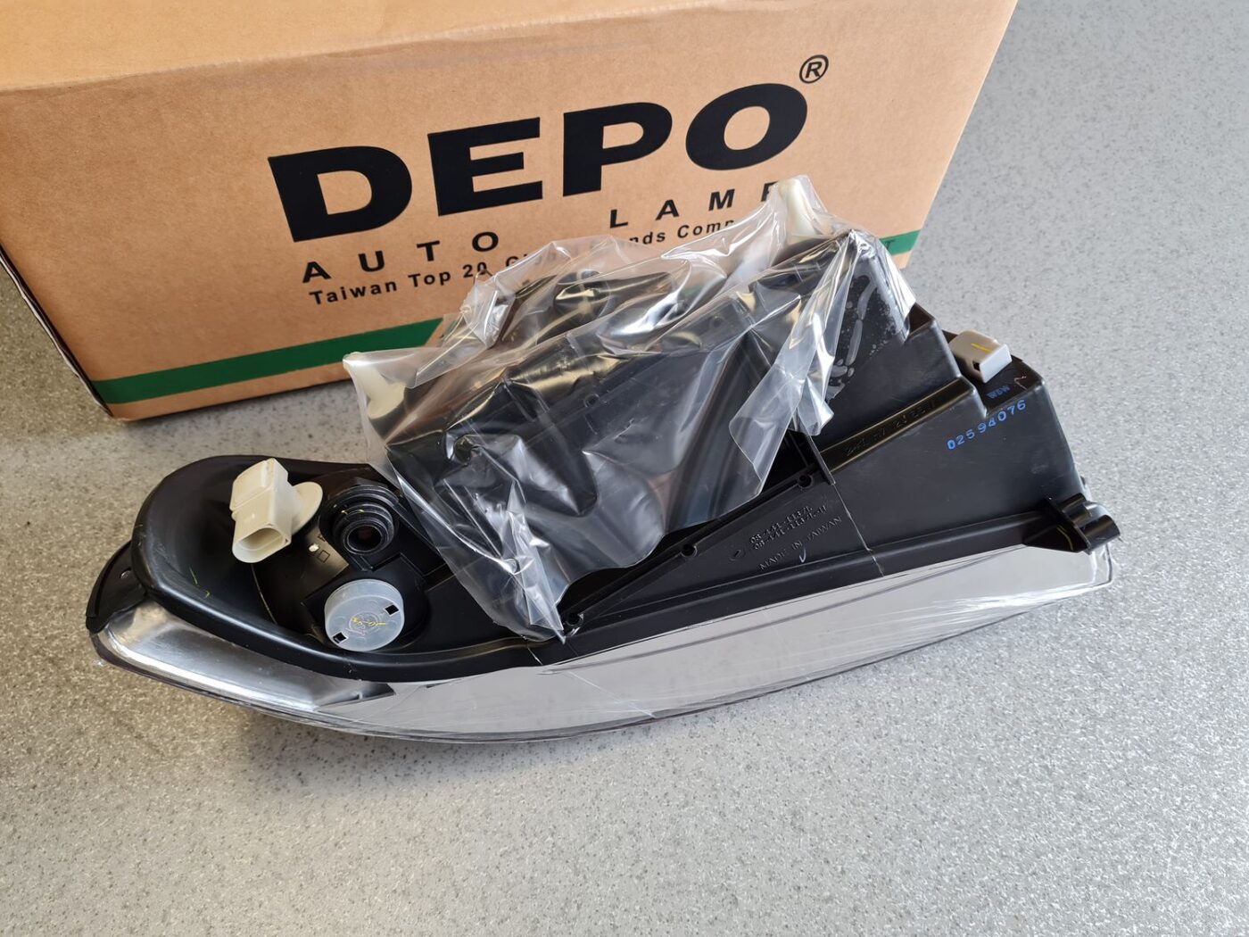 Priekšējais kreisais lukturis priekš