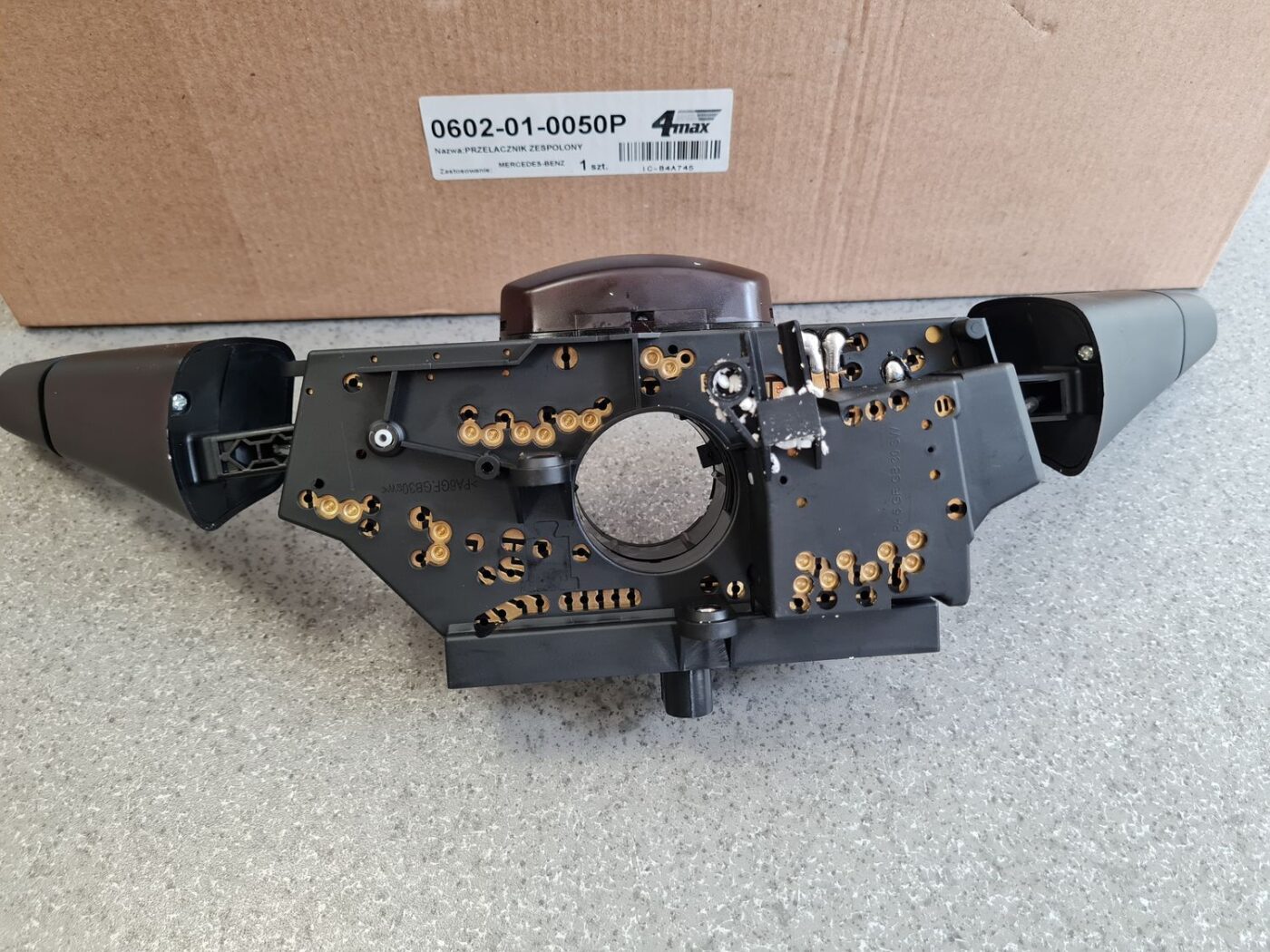 Stūres statnes slēdzis priekš 4 Stūres statnes slēdzis priekš