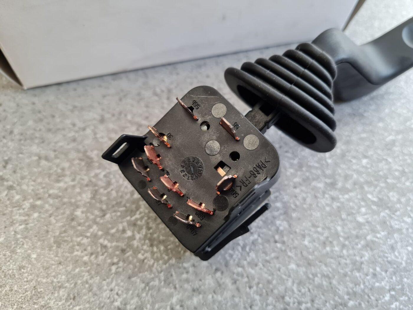 Pagrieziena rādītāju slēdzis priekš