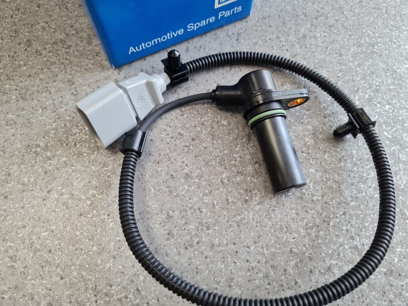 Kloķvārpstas devējs priekš