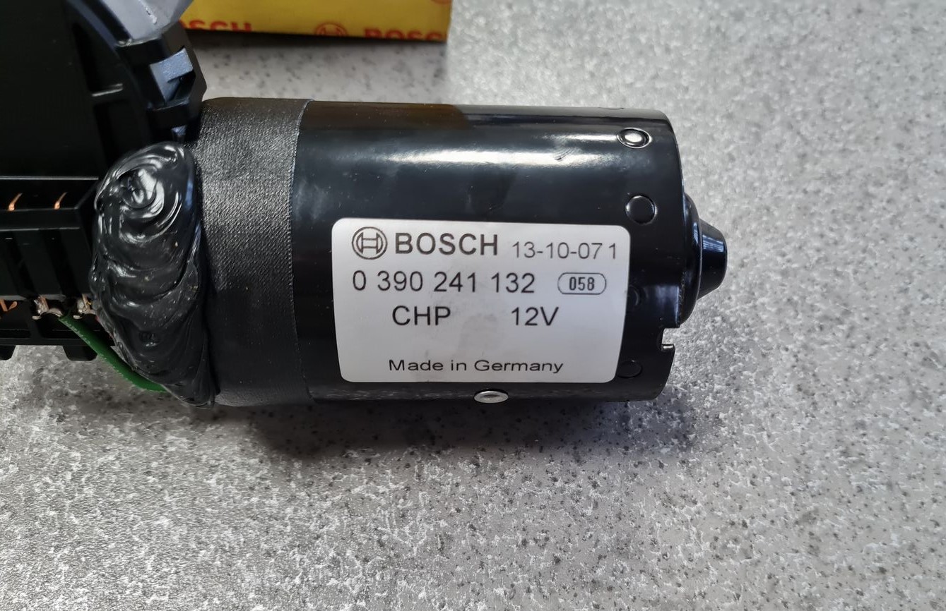 Vējstikla tīrītāja motors priekš 5 Vējstikla tīrītāja motors priekš