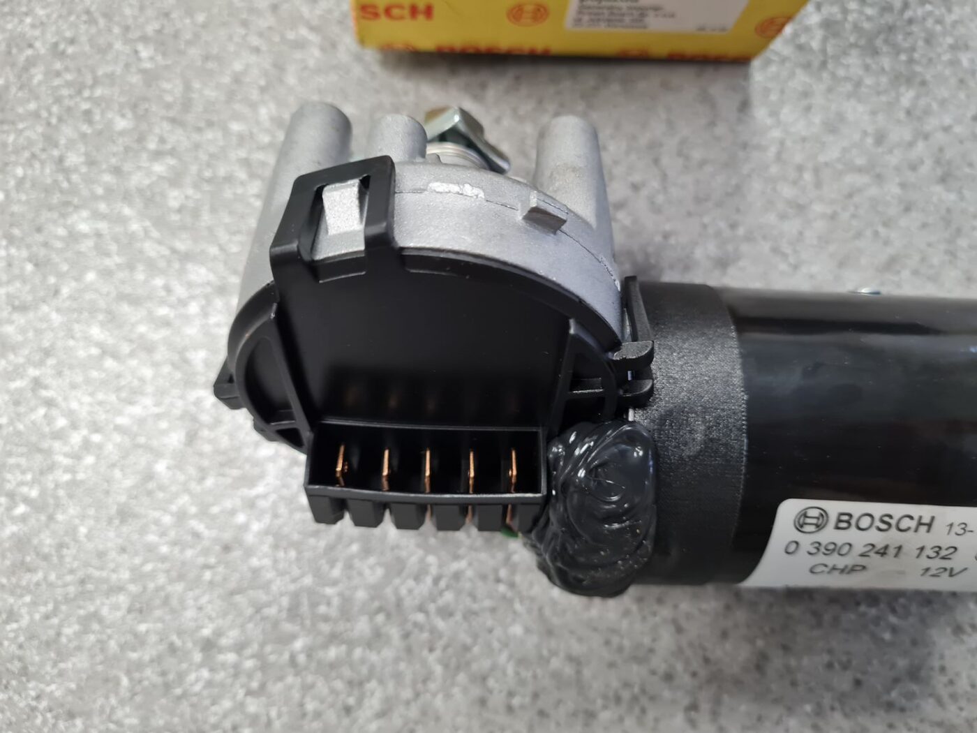 Vējstikla tīrītāja motors priekš 4 Vējstikla tīrītāja motors priekš