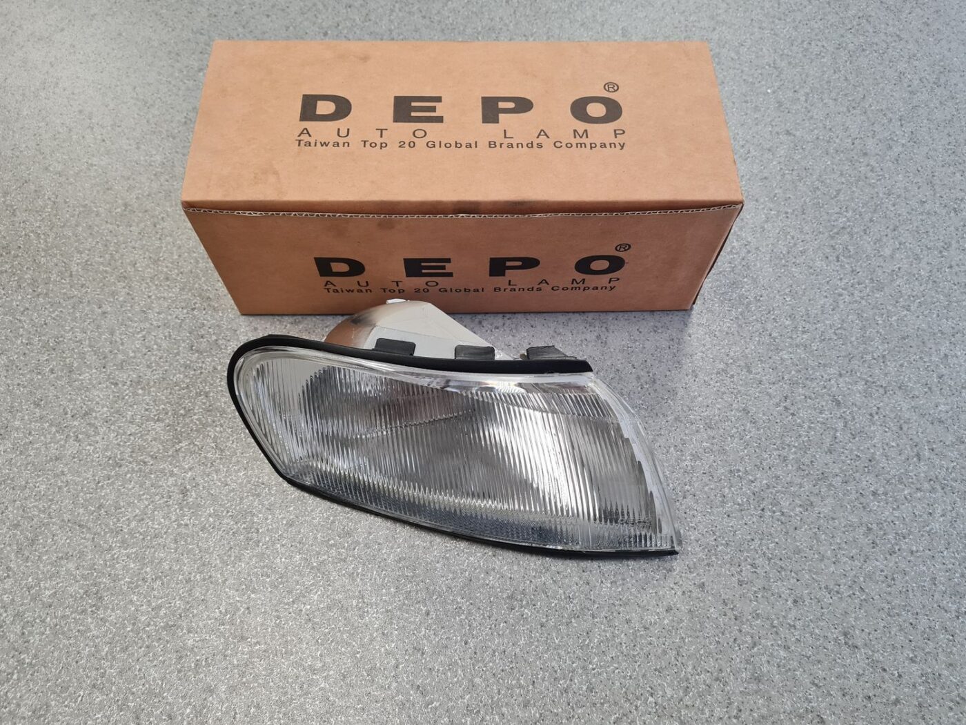 Pagrieziena signala lukturis priekš 1 Pagrieziena signala lukturis priekš