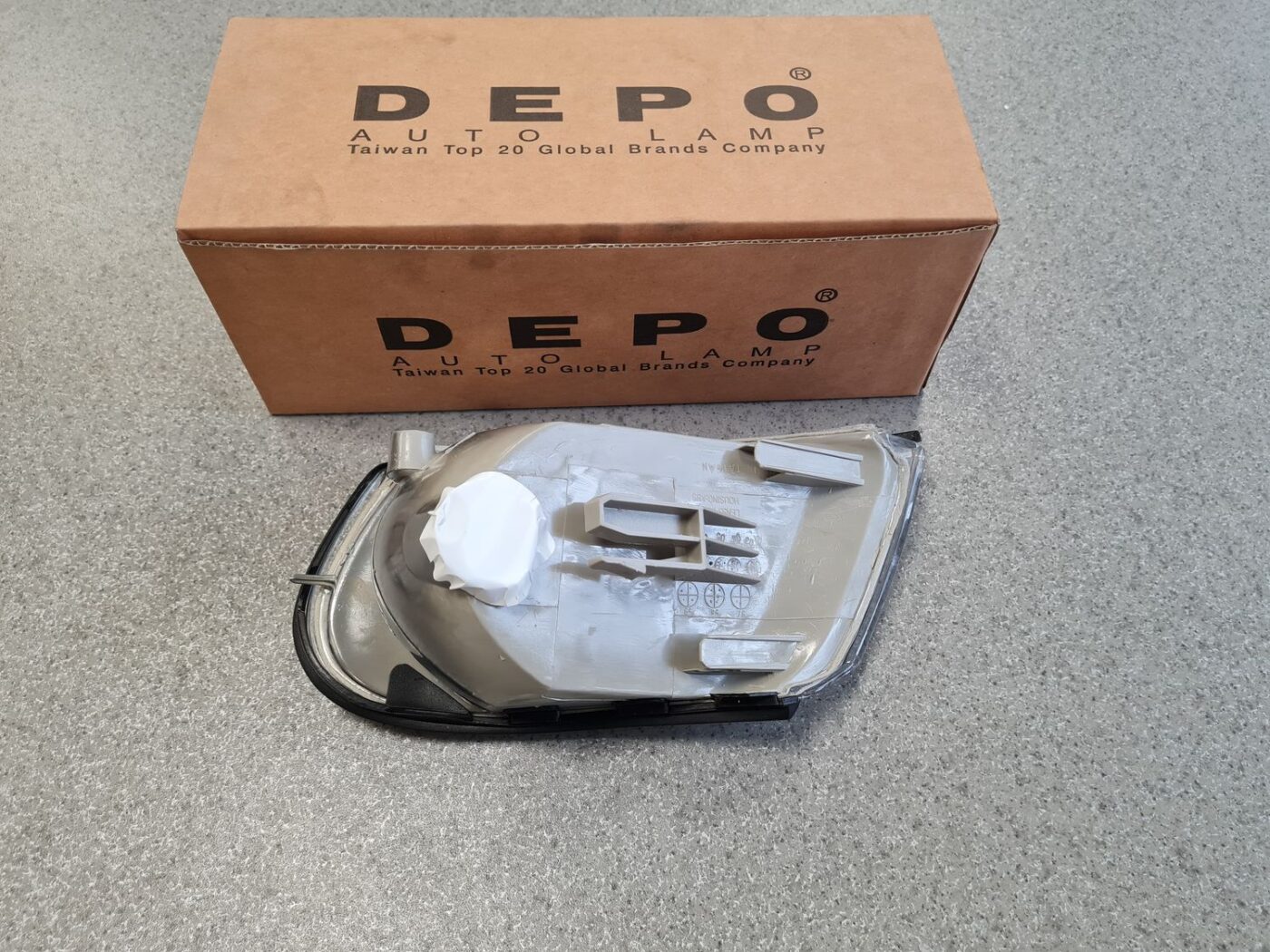 Pagrieziena signala lukturis priekš 2 Pagrieziena signala lukturis priekš