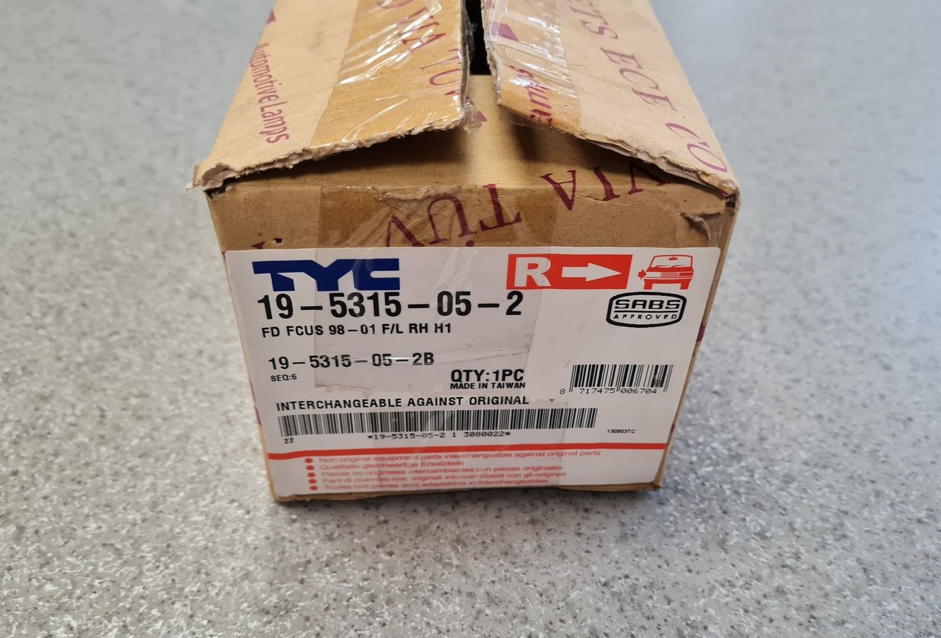 Miglas lukturis priekšā labajā pusē priekš 3 Miglas lukturis priekšā labajā pusē priekš