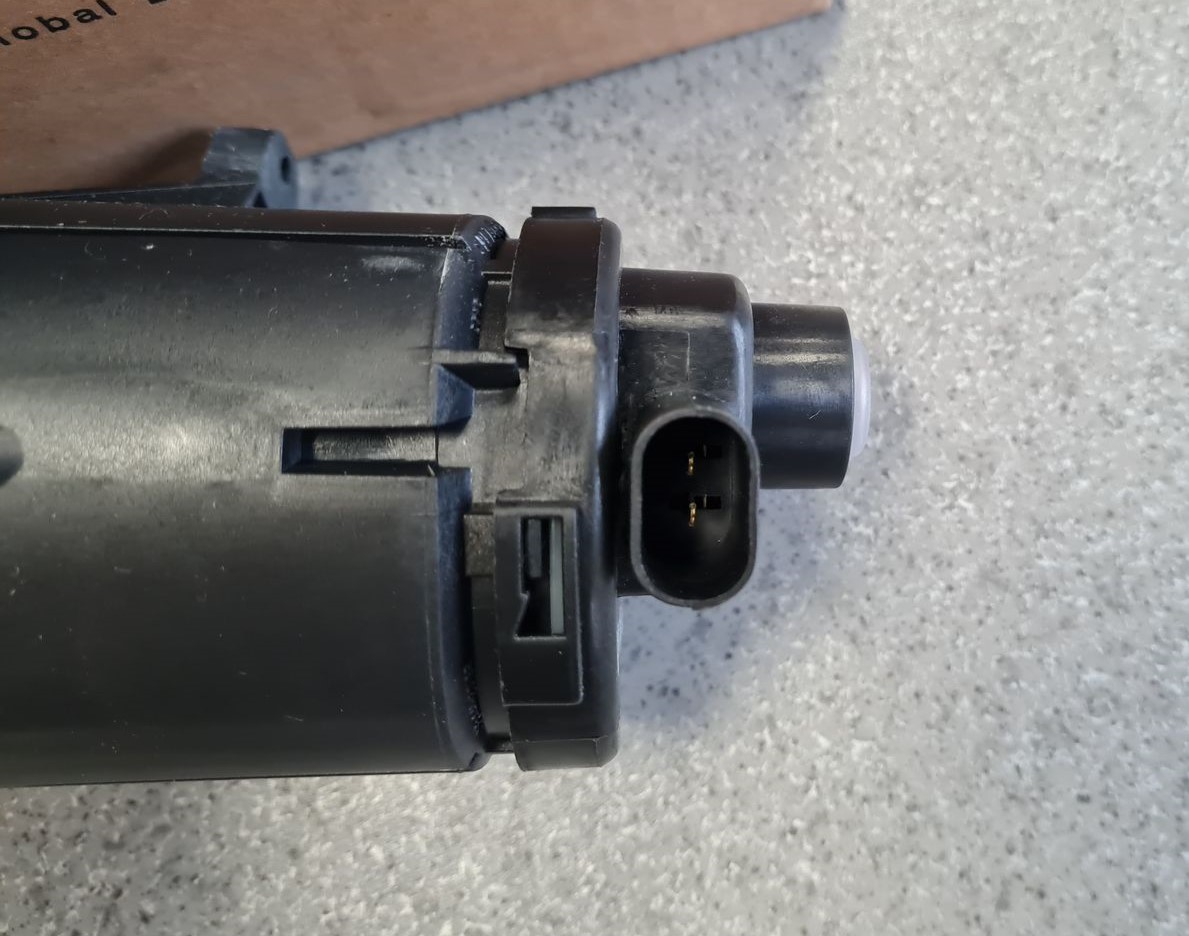 Miglas lukturis priekšā labajā pusē priekš 4 Miglas lukturis priekšā labajā pusē priekš