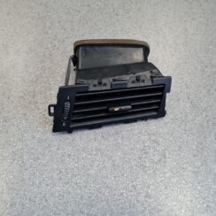 Mērinstrumentu paneļa gaisa vads, pa labi priekš BMW 525 E60 2006 OLIVE