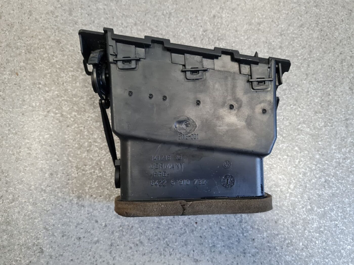 Mērinstrumentu paneļa gaisa vads, pa labi priekš BMW 525 E60 2006 OLIVE 4 Mērinstrumentu paneļa gaisa vads, pa labi priekš BMW 525 E60 2006 OLIVE