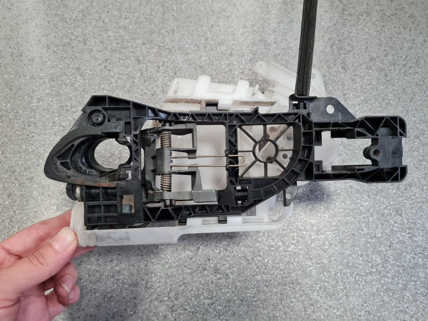 Durvju roktura iekšējais stiprinājums priekš VW PASSAT B6 2006 ANGL. UNIVERSAL 8 Durvju roktura iekšējais stiprinājums priekš VW PASSAT B6 2006 ANGL. UNIVERSAL