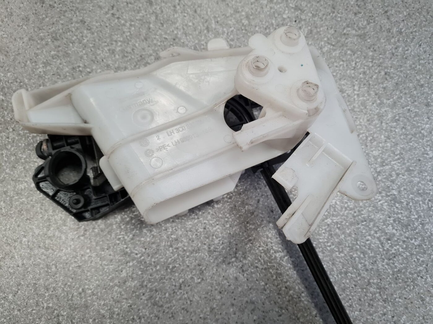 Durvju roktura iekšējais stiprinājums priekš VW PASSAT B6 2006 ANGL. UNIVERSAL 4 Durvju roktura iekšējais stiprinājums priekš VW PASSAT B6 2006 ANGL. UNIVERSAL